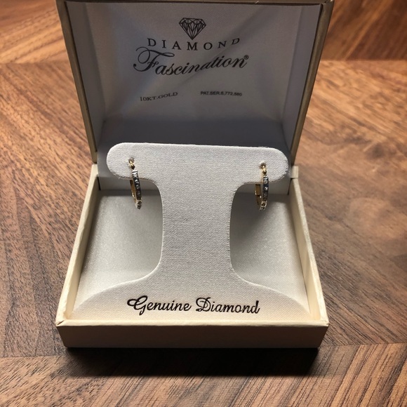 ❌SOLD❌ 10k Gold Hoop Diamond earrings - Picture 3 of 6